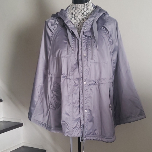 Lululemon wanderful Capelet - Picture 12 of 13